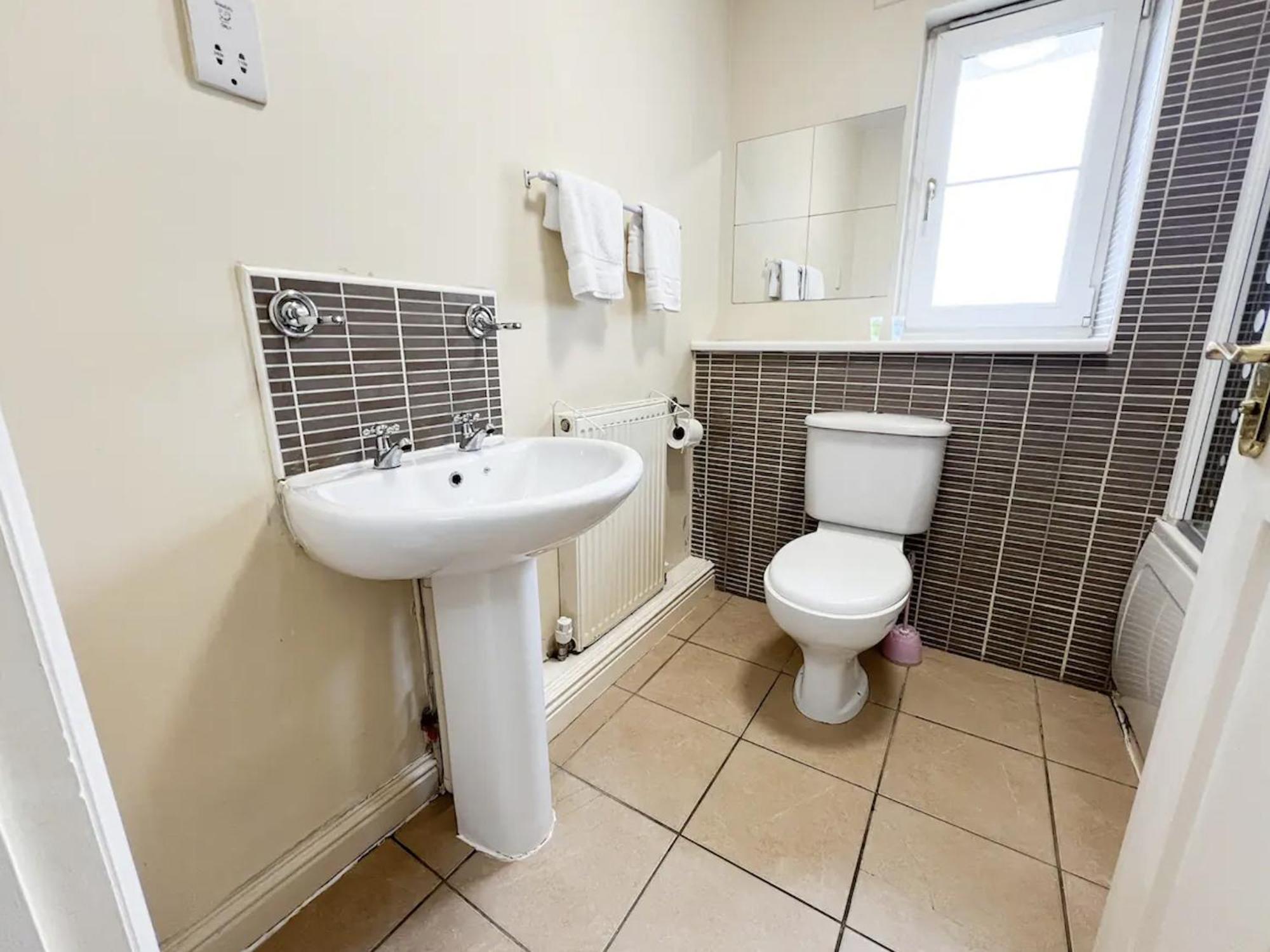 Glasgow Central - Entire House - Free Parking , Free Super Fast Wifi , Private Garden & Parking Security 外观 照片