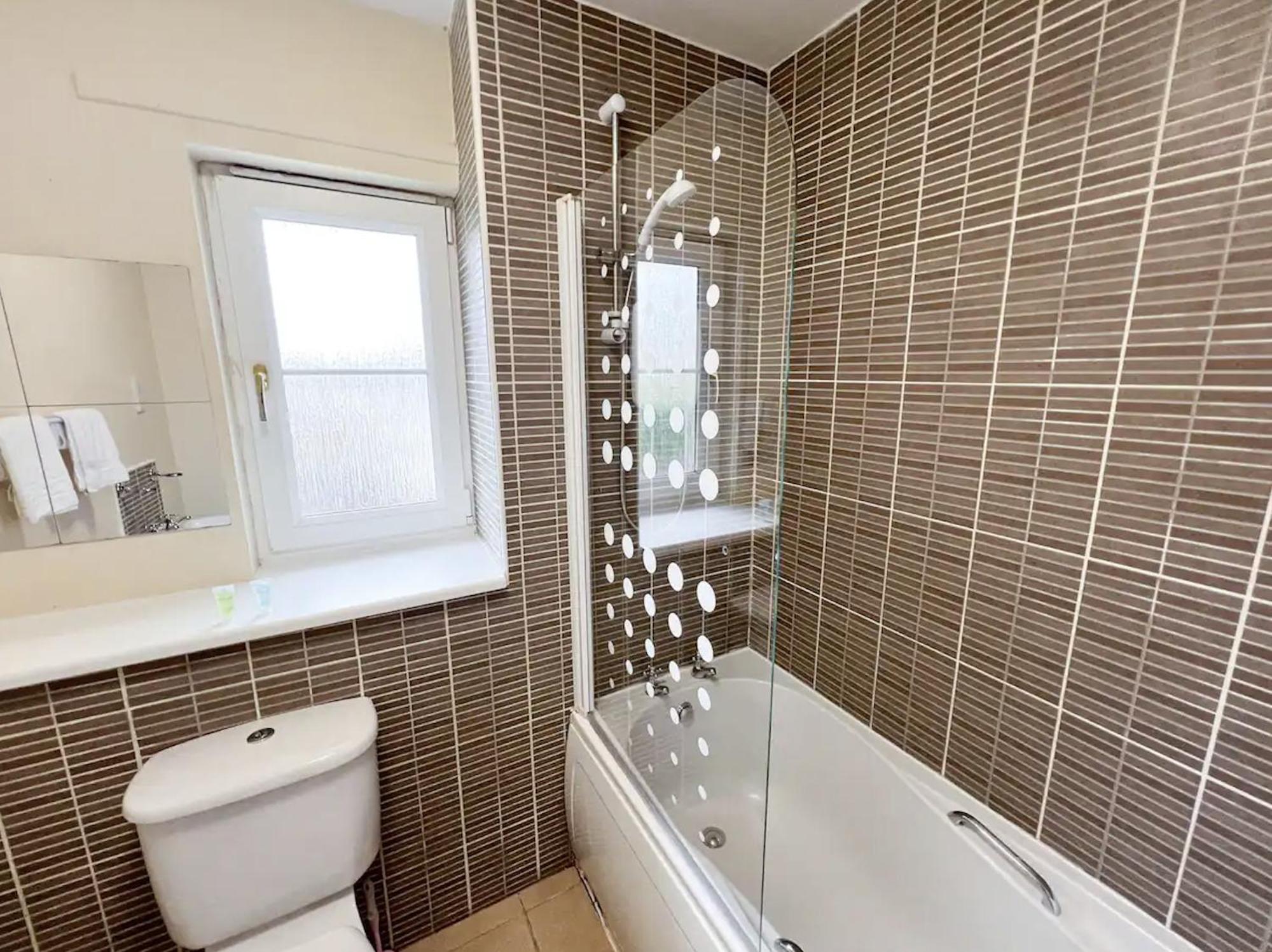 Glasgow Central - Entire House - Free Parking , Free Super Fast Wifi , Private Garden & Parking Security 外观 照片